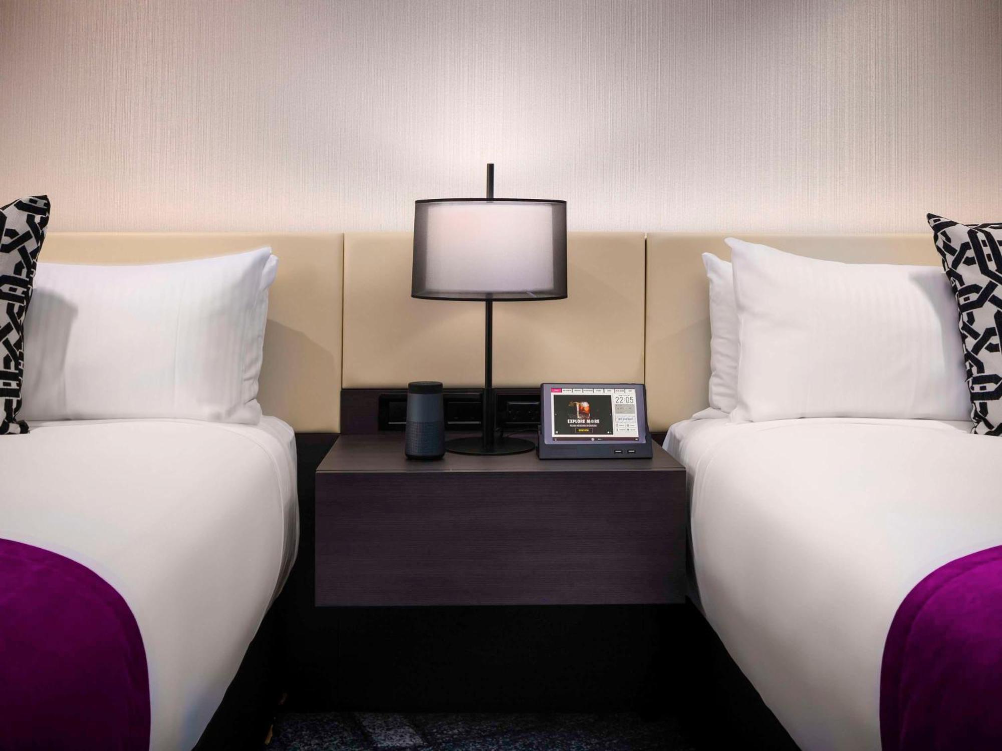 Pullman Melbourne City Centre Ngoại thất bức ảnh A guest room at the Encore