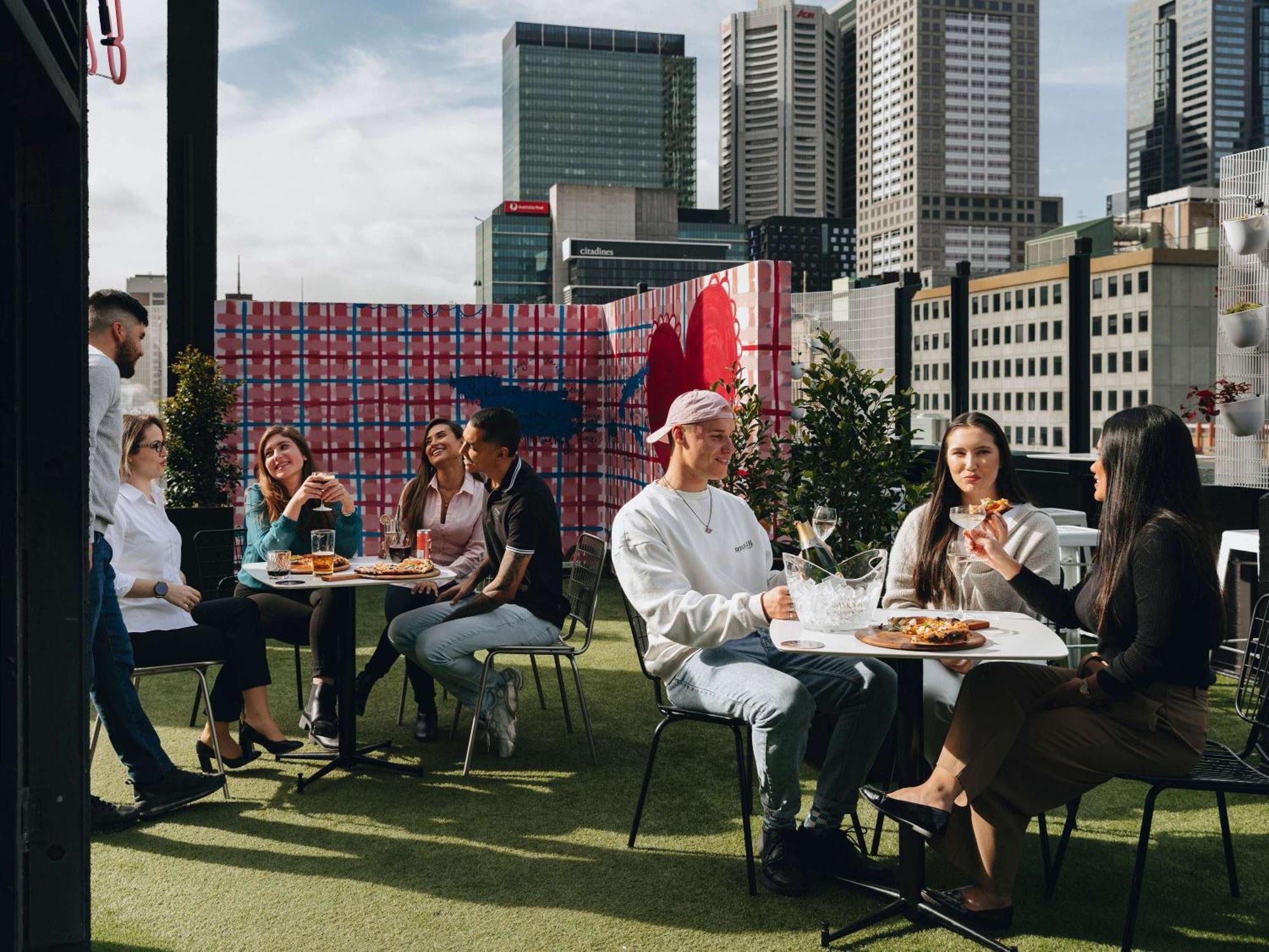 Pullman Melbourne City Centre Ngoại thất bức ảnh Rooftop bar in Melbourne, Australia